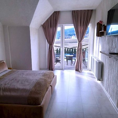 Hotel Four Seasons In Carpathians Migovo Exterior foto